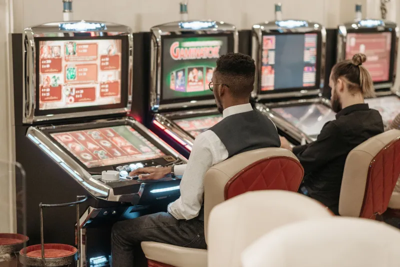 Live Dealer Tables vs. RNG Games: An Honest Breakdown for Every Type of Player